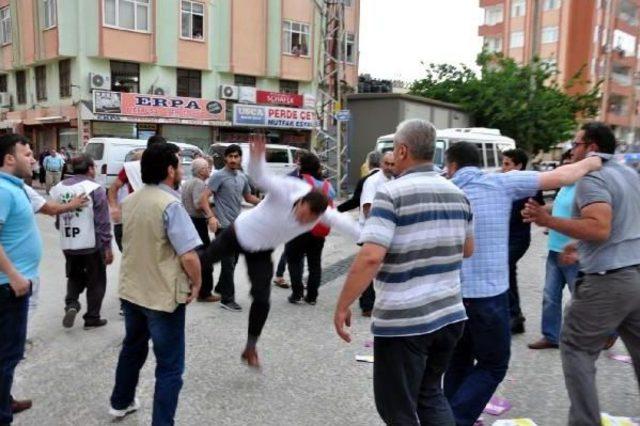 Silifke'de Karşıt Görüşlü Iki Grup Kavga Etti: 1 Yaralı