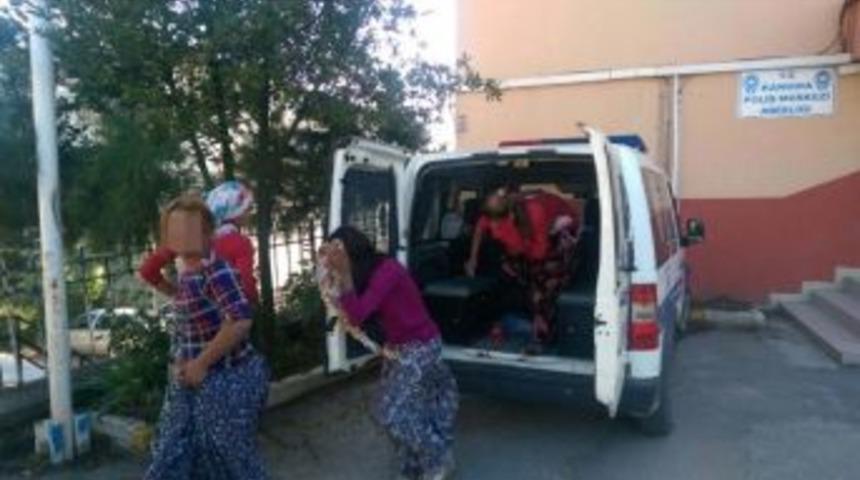 &Ccedil;ocuk Hırsızlar Ev Sahibine Saldırıp, Polise Taş Attı