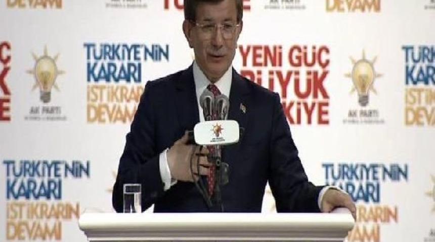 Davutoğlu, Ak Parti İstanbul İl Merkezi'nde Konuştu