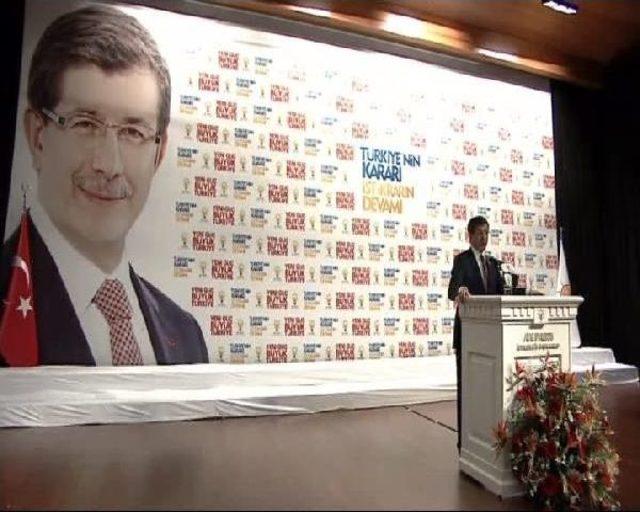 Davutoğlu, Ak Parti İstanbul İl Merkezi'nde Konuştu