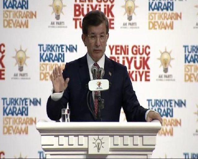 Davutoğlu, Ak Parti İstanbul İl Merkezi'nde Konuştu