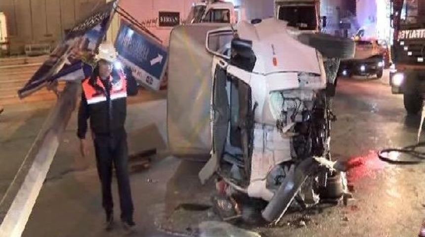 Esenyurt'ta Kaza: 2 Ağır Yaralı