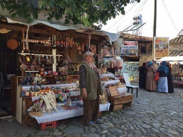 Tarihi Cumalıkızık’a Turist Akını