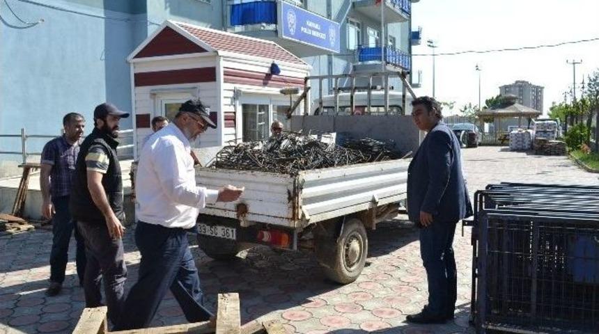 Bir Kamyon Demir Çaldı