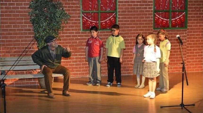 Anneler G&uuml;n&uuml;&rsquo;nde &Ccedil;ocuklara Tiyatro Oyunu