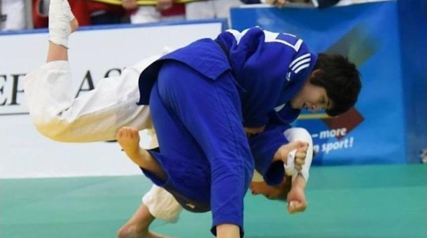 Tuğ&ccedil;e Beder&rsquo;den Romanya&rsquo;da İkincilik