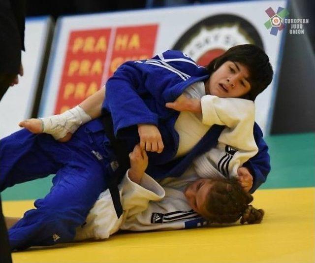 Tuğçe Beder’den Romanya’da İkincilik 1