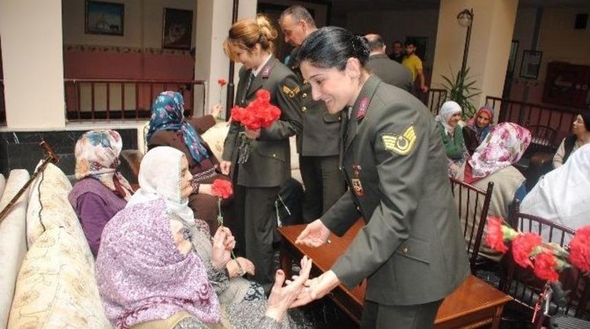 İl Jandarma Komutanlığı Personelinden Huzurevine Anneler G&uuml;n&uuml; Ziyareti