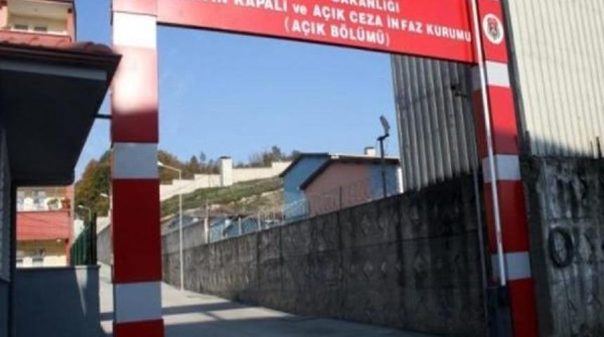 Cezaevi Avlusuna Atılan Toptan Esrar &Ccedil;ıktı