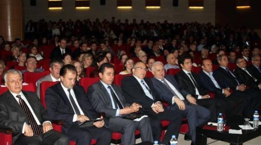 M&uuml;steşar: Hatay'daki Mozaiklere Biri Taş Attı, 40 Akıllı &Ccedil;ıkarmaya &Ccedil;alışıyoruz