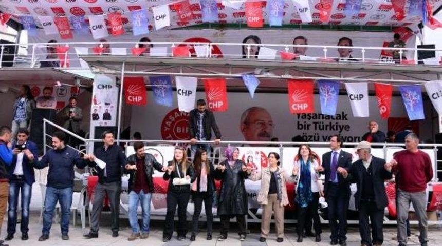 Chp'liler Se&ccedil;im Kurulu'nun Kararını Halayla Kutladı