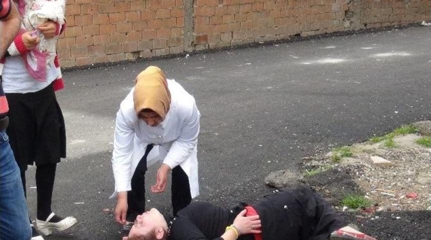 Balkondan D&uuml;şen Kız Acı İ&ccedil;inde Ambulans Bekledi