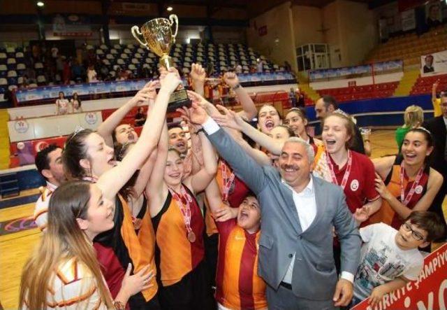 Galatasaray Yıldız Kızlar Baskette Türkiye Şampiyonu