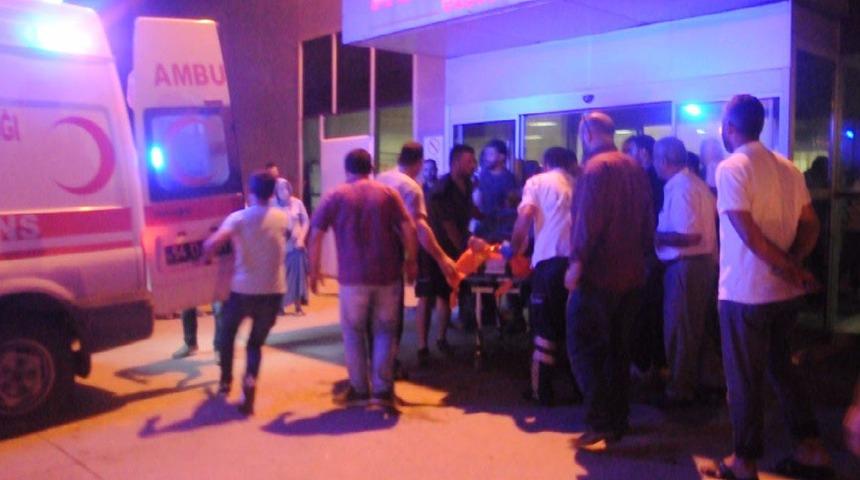 Markette gördükleri husumetlilerine kurşun yağdırdılar: 3 yaralı