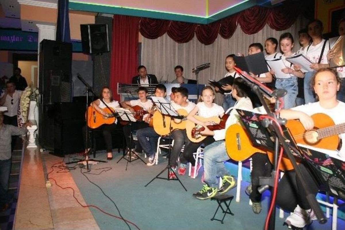 K&uuml;lt&uuml;r Koleji &Ouml;ğrencileri Sanat İ&ccedil;in Ara Verdi