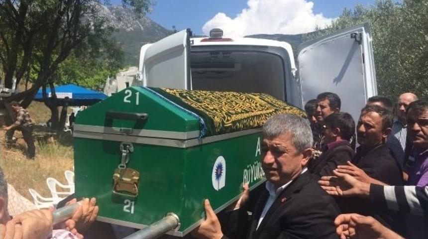 Agc Başkanı Mevl&uuml;t Yeni&rsquo;nin Kardeşi Helim Yeni Toprağa Verildi