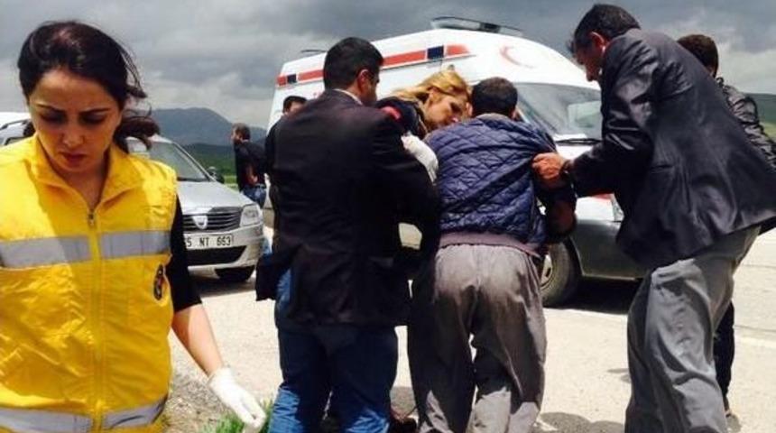 Tarım Iş&ccedil;ilerininin Minib&uuml;s&uuml; Şarampole Yuvarlandı: 11 Yaralı