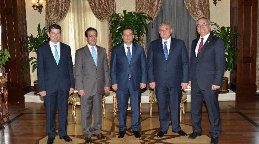 Vali T&uuml;rker&rsquo;e &Ccedil;i&ccedil;ek Festivali D&uuml;zenleme Komitesinden Ziyaret