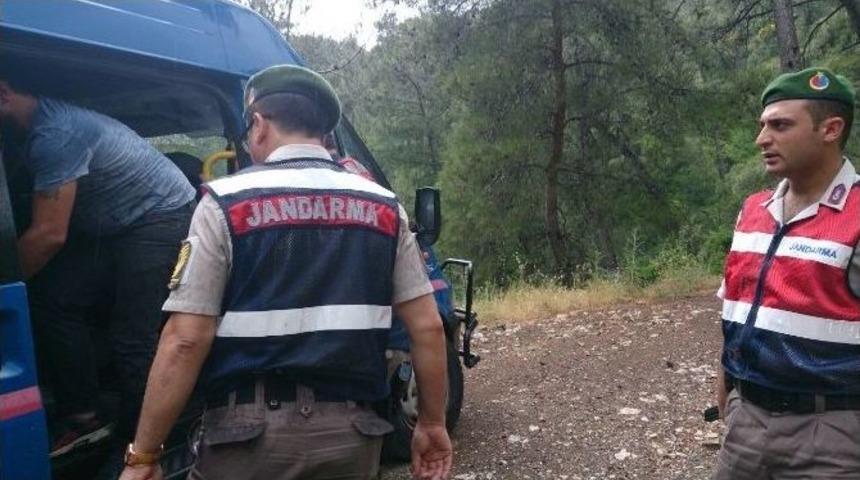 Muğla&rsquo;da Evin İ&ccedil;inde Hint Keneviri Serası