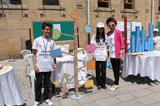 K&uuml;&ccedil;&uuml;k Mucitler İcatlarını Sergiledi 1