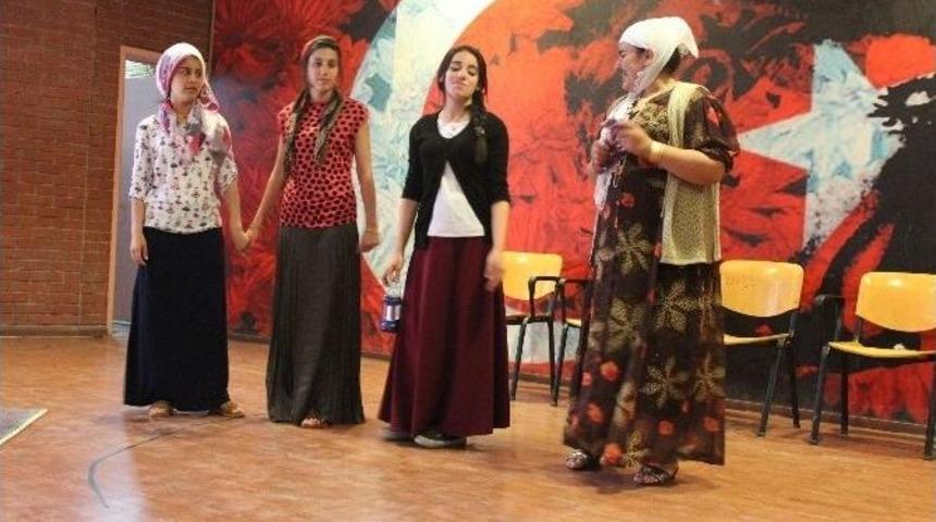 Silopi&rsquo;de Tiyatro Yarışması D&uuml;zenlendi