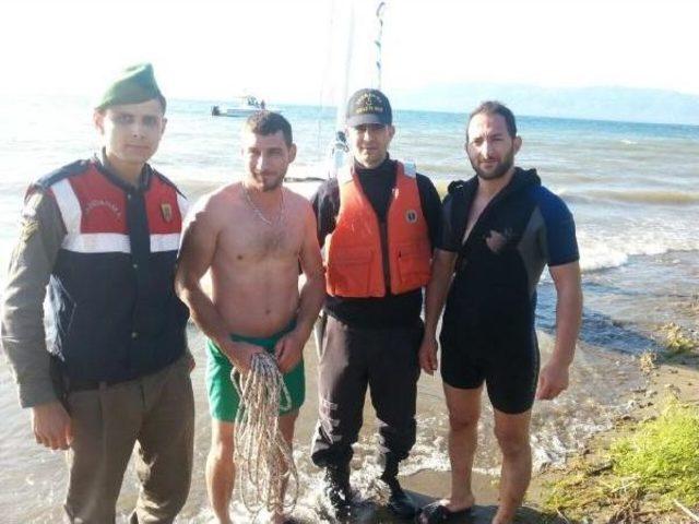 Alabora Olan Teknedekileri Jandarma Kurtardı 1