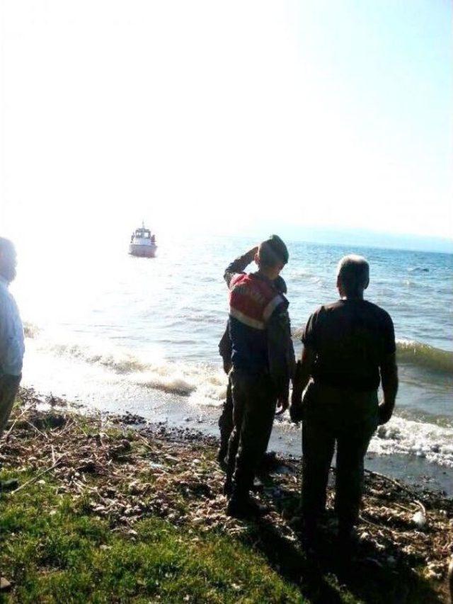 Alabora Olan Teknedekileri Jandarma Kurtardı 3