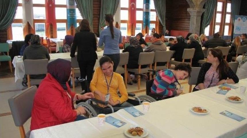 17 İl&ccedil;enin &Ccedil;i&ccedil;ekleri