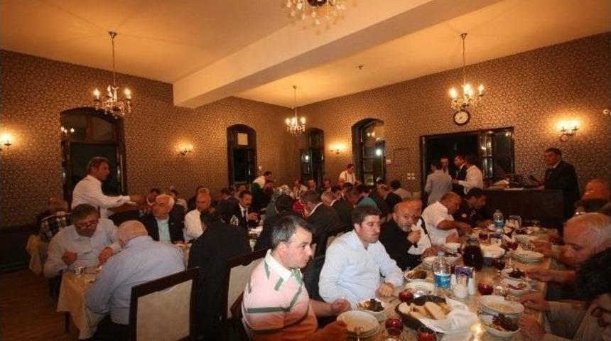 Ak Parti Osmangazi İl&ccedil;e Teşkilatının Eski Ve Yeni Y&ouml;neticileri Bir Araya Geldi