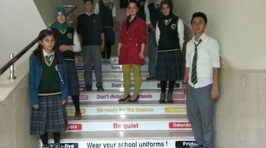 İngilizceyi Merdiven Basamaklarında &Ouml;ğreniyorlar