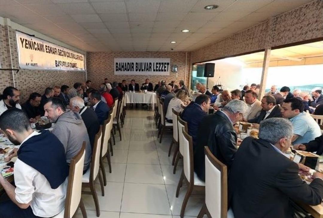 Başkan To&ccedil;oğlu Yenicami Esnafı İle Bir Araya Geldi