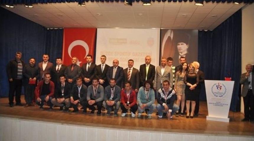 D&uuml;zcesportif&rsquo;ten Anlamlı Gece