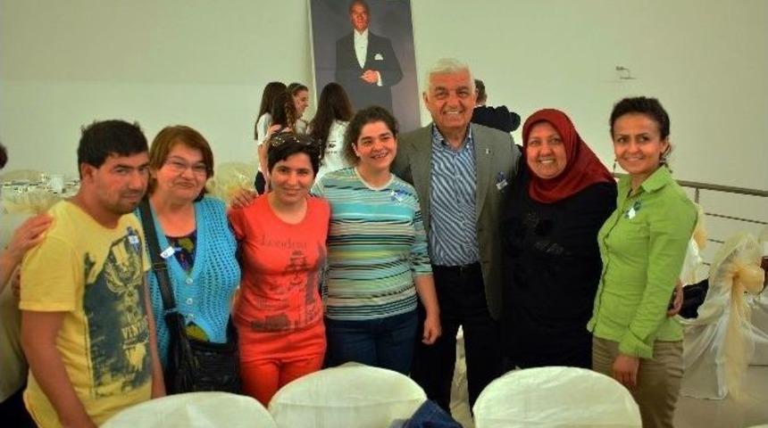 Muğla B&uuml;y&uuml;kşehir Engelli Aileleri İle Bir Araya Geldi