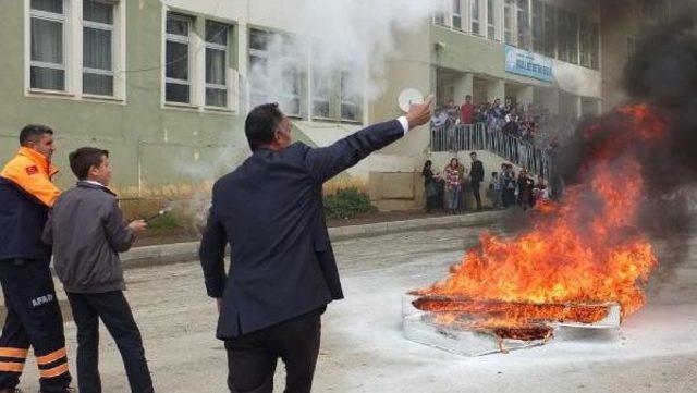 Okuldaki Yangın Tatbikatı Habersiz Velileri Korkuttu