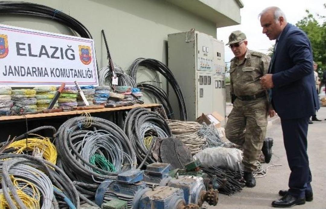K&ouml;yleri Elektriksiz Ve Susuz Bırakan &Ccedil;ete &Ccedil;&ouml;kertildi