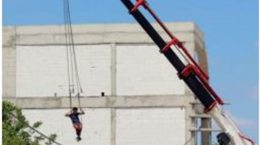 İnşaat İş&ccedil;isinin Tehlikeli Eğlencesi