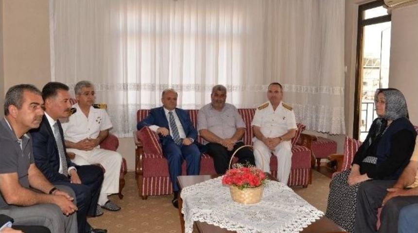 Trafik Ter&ouml;r&uuml;ne Kurban Giden Deniz Astsubay &Ccedil;evik&rsquo;in Ailesine Taziye Ziyareti