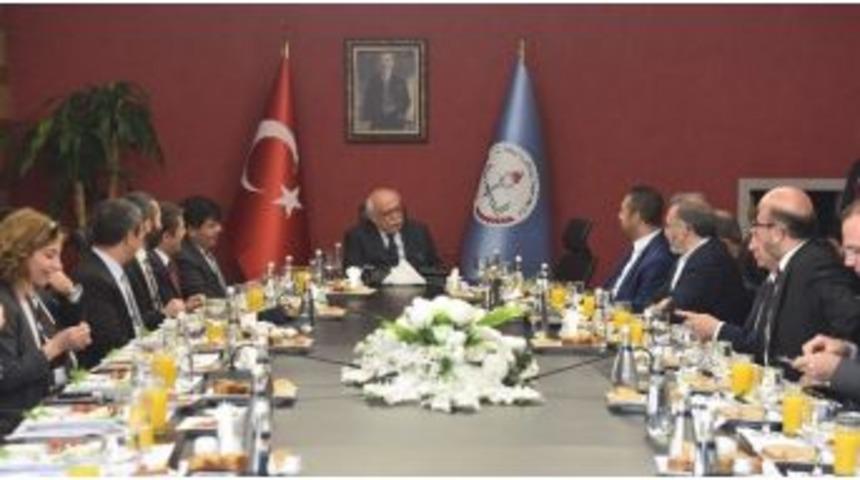 Bakan Avcı, Medya Temsilcileriyle Bir Araya Geldi