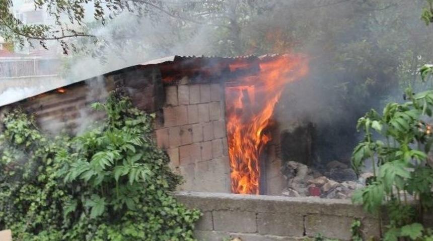 Çarşamba’da Depo Alev Alev Yandı