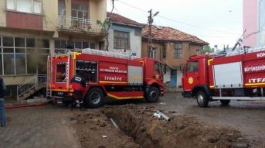 H&uuml;y&uuml;k&rsquo;teki Depo Yangını Korkuttu