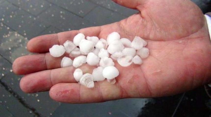 Kahramanmaraş'ta Dolu, Yerleri Beyaza B&uuml;r&uuml;d&uuml;