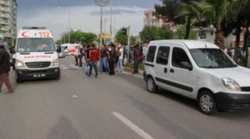 Hafif Ticari Aracın &Ccedil;arptığı Yaya Yaralandı