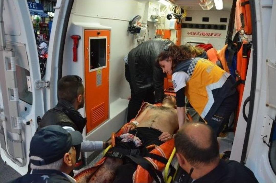 İki Esnaf Komşu Arasında Silahlı &Ccedil;atışma: 3 Yaralı