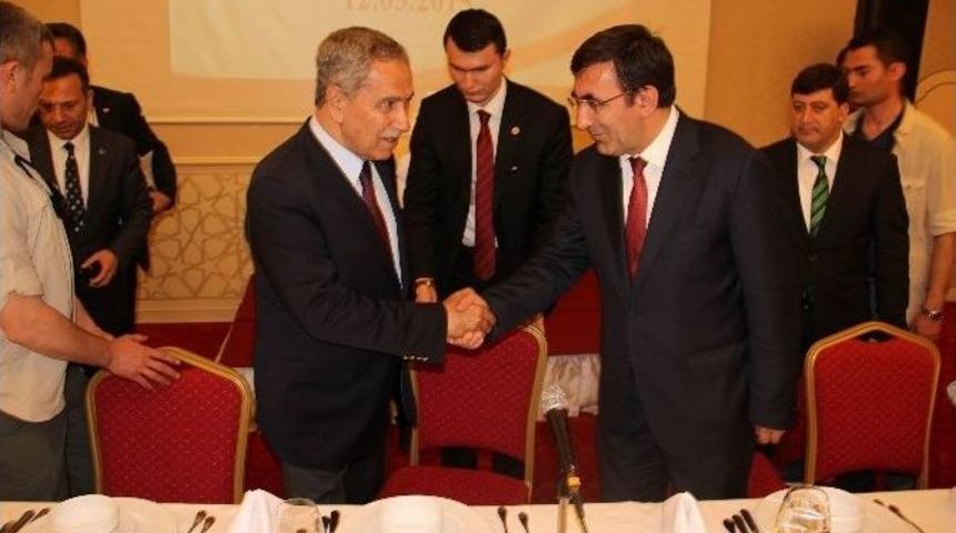 Başbakan Yardımcısı Arın&ccedil;, Stk Temsilcileri Ve Kanaat &Ouml;nderleriyle Yemekte Buluştu