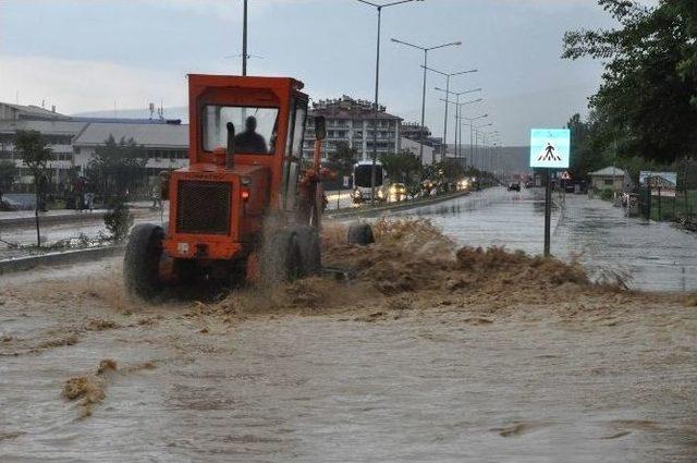 Tunceli’de Sağanak Yağmur Hayatı Olumsuz Etkiledi