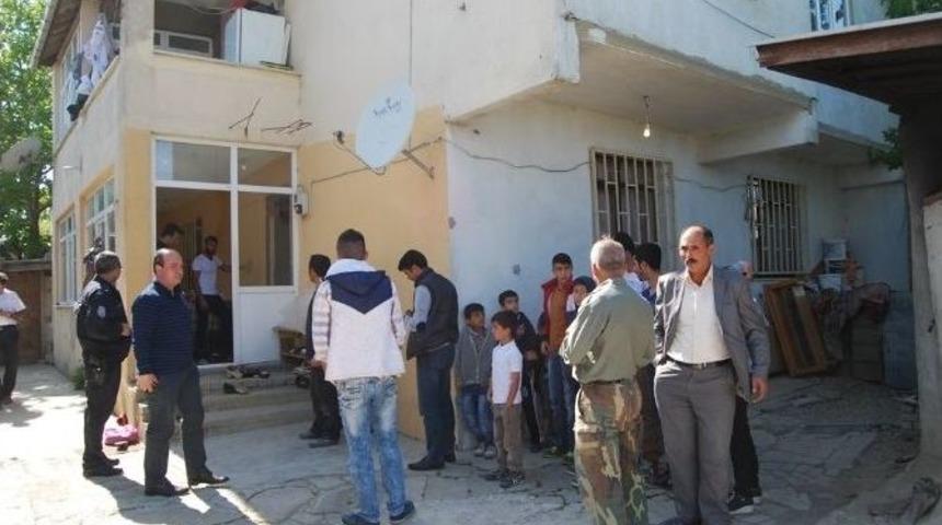 Gen&ccedil; Kız Kendisini Asarak İntihar Etti