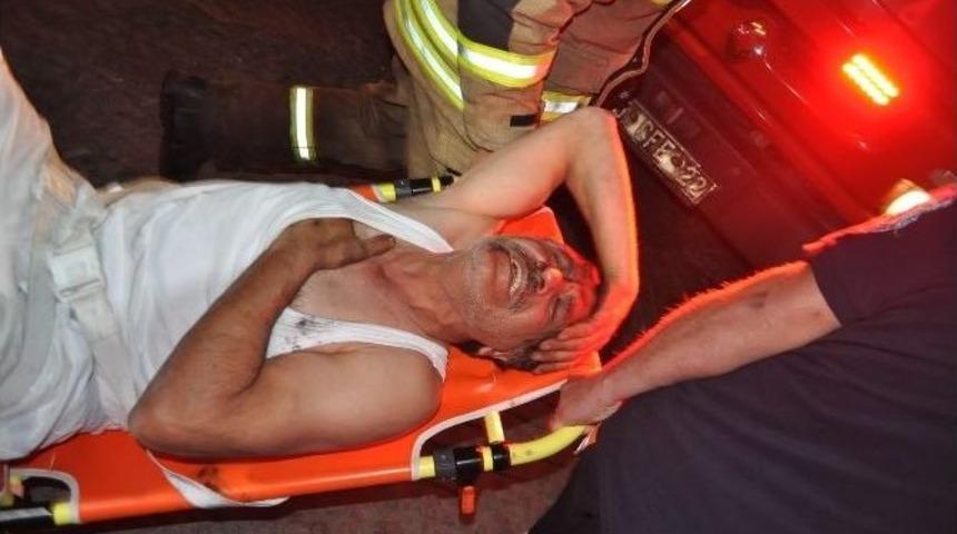 İzmir&rsquo;de &Ccedil;ıkan Yangında Bir Kişi Zehirlendi