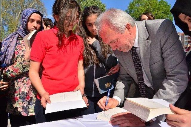 Başkan Kamil Saraçoğlu: Kitap Okumak Düşünce Ufkunu Geliştirir