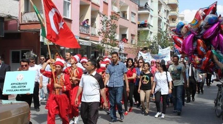 Engeliler Haftası&rsquo;nda Farkındalık Y&uuml;r&uuml;y&uuml;ş&uuml;