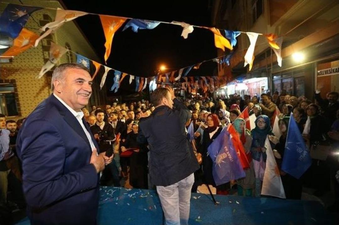 Başkan To&ccedil;oğlu Bah&ccedil;elievler Se&ccedil;im İrtibat B&uuml;rosu A&ccedil;ılışına Katıldı